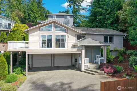 1402 E Lake Dr, Bremerton, WA 98312