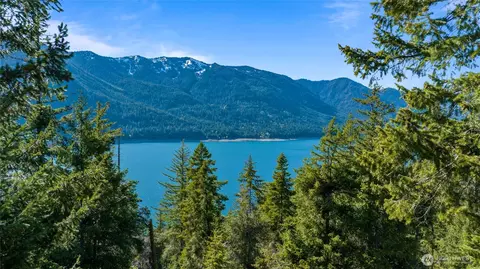 7 Newport Creek Loop, Ronald, WA 98940