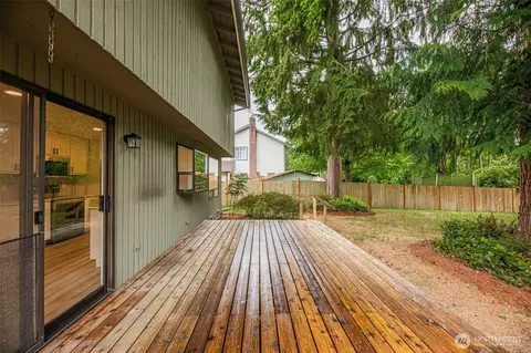 Exterior - 9828 33rd Dr SE, Everett, WA 98208 photo 11 of 12