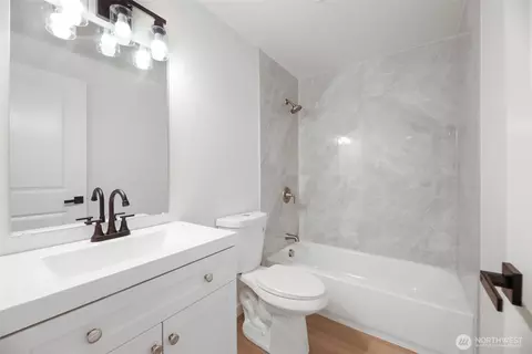 Bath - 9828 33rd Dr SE, Everett, WA 98208 photo 4 of 4