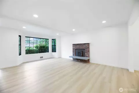 Living - 9828 33rd Dr SE, Everett, WA 98208 photo 3 of 6