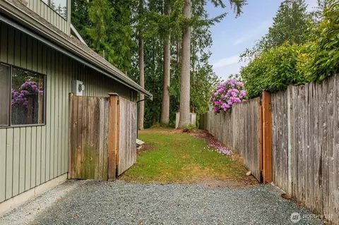 Exterior - 9828 33rd Dr SE, Everett, WA 98208 photo 5 of 12