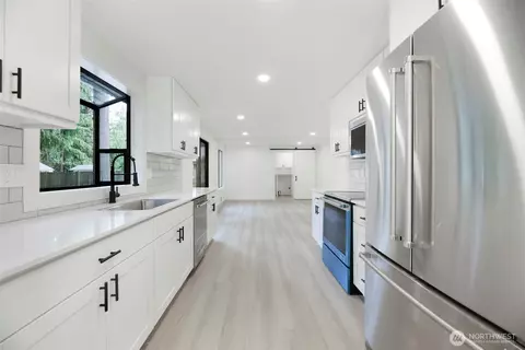 Kitchen - 9828 33rd Dr SE, Everett, WA 98208 photo 1 of 3