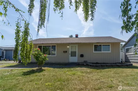 715 S Hawthorne Dr, Moses Lake, WA 98837
