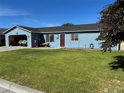 239 SE H St, Ephrata, WA 98823