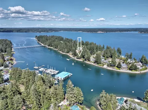 390 E Treasure Island Dr, Allyn, WA 98524