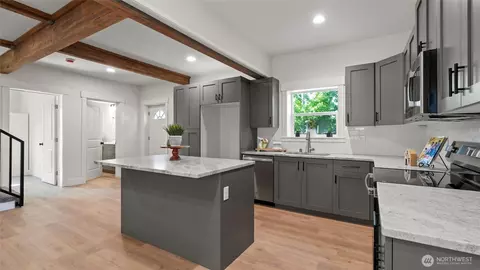 Kitchen - 215 E Oak St, Walla Walla, WA 99362 photo 4 of 5