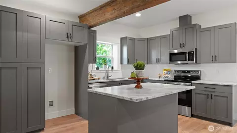Kitchen - 215 E Oak St, Walla Walla, WA 99362 photo 2 of 5