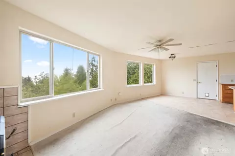 Living - 300 North St, Sequim, WA 98382 photo 3 of 4