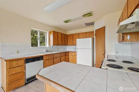 Kitchen - 300 North St, Sequim, WA 98382 photo 2 of 4