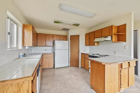 Kitchen - 300 North St, Sequim, WA 98382 photo 1 of 4