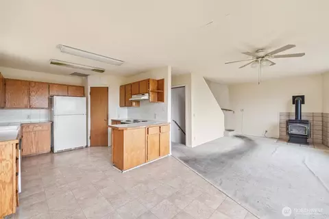 Living - 300 North St, Sequim, WA 98382 photo 2 of 4
