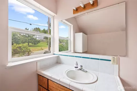Bath - 300 North St, Sequim, WA 98382 photo 2 of 3