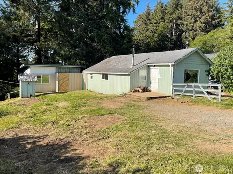 712 Copalis Beach Rd, Copalis Beach, WA 98535
