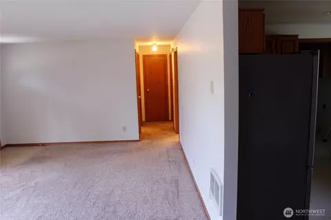 Living - 19404 North Pl, Long Beach, WA 98631 photo 2 of 2