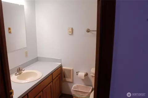 Bath - 19404 North Pl, Long Beach, WA 98631 photo 1 of 1