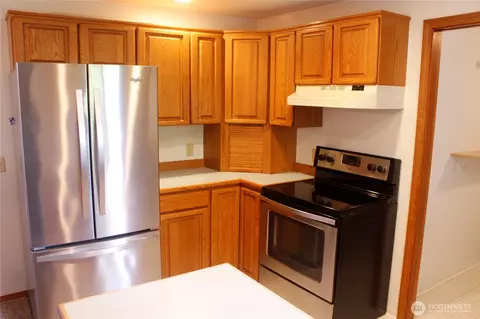 Kitchen - 19404 North Pl, Long Beach, WA 98631 photo 1 of 2