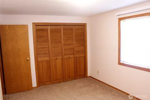 Bedroom - 19404 North Pl, Long Beach, WA 98631 photo 1 of 2