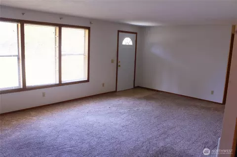 Living - 19404 North Pl, Long Beach, WA 98631 photo 1 of 2