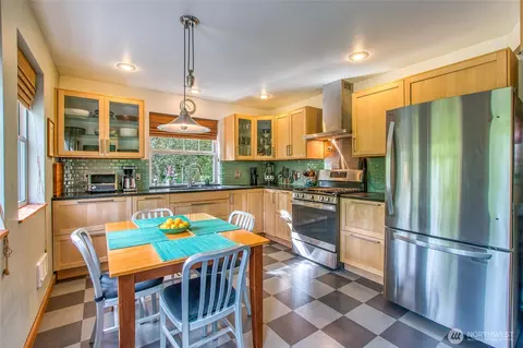 Kitchen - 178 Pinneo Rd, Eastsound, WA 98245 photo 2 of 4