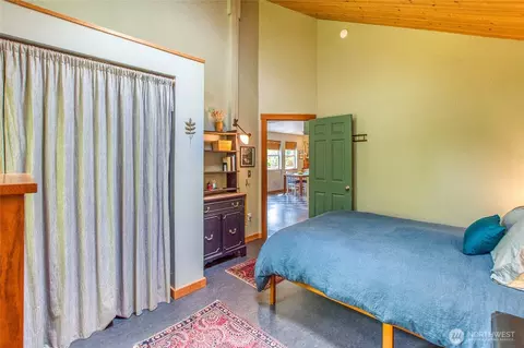 Bedroom - 178 Pinneo Rd, Eastsound, WA 98245 photo 2 of 3