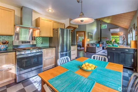 Kitchen - 178 Pinneo Rd, Eastsound, WA 98245 photo 4 of 4