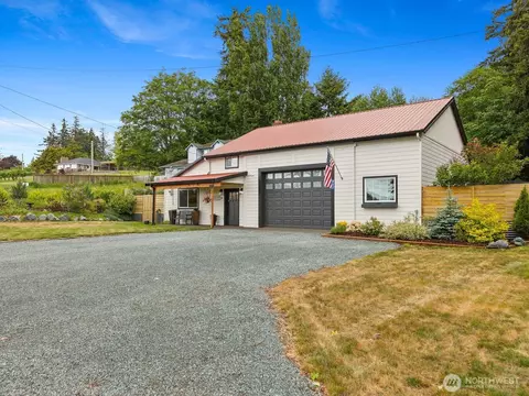957 SW Camano Dr, Camano Island, WA 98282