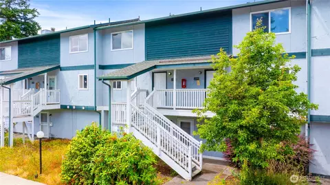 8823 Holly Dr #G205, Everett, WA 98208