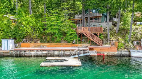 40 N Lakefront Loop, Hoodsport, WA 98548