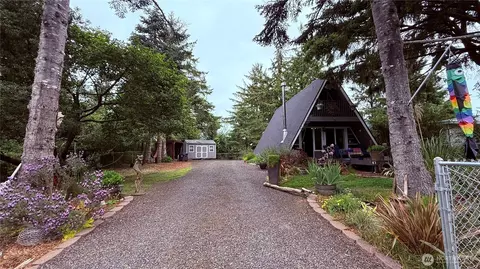 148 Seagate St SW, Ocean Shores, WA 98569