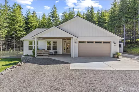 305 Thimbleberry Dr, Castle Rock, WA 98611