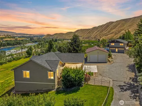 1901 Sleepy Hollow Rd, Wenatchee, WA 98801