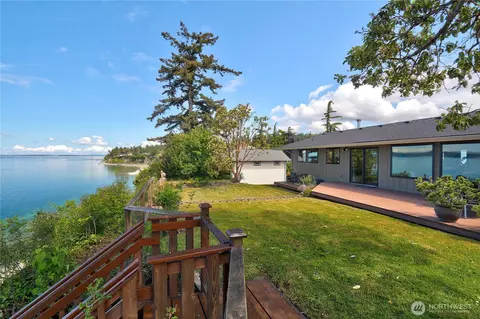 1104 Sea Mist Ln, Camano Island, WA 98282
