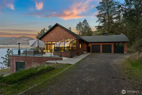 42399 New Whitestone Dr N, Creston, WA 99117