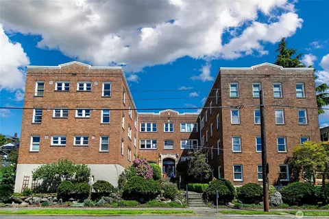220 W Olympic Pl #309, Seattle, WA 98119