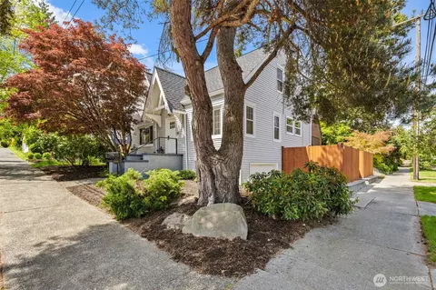 1716 NE 80th St, Seattle, WA 98115