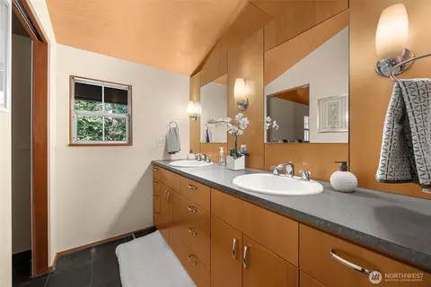 Bath - 10608 NE 157th St, Bothell, WA 98011 photo 3 of 4