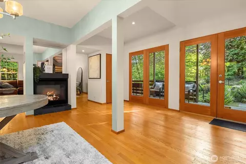 Entry Way - 10608 NE 157th St, Bothell, WA 98011 photo 3 of 5