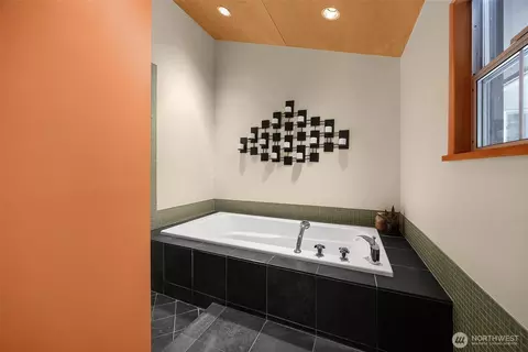 Bath - 10608 NE 157th St, Bothell, WA 98011 photo 4 of 4