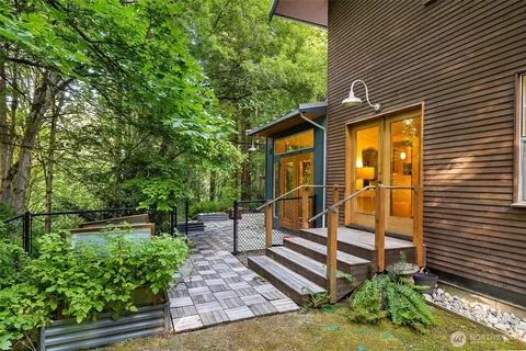 Exterior - 10608 NE 157th St, Bothell, WA 98011 photo 10 of 13