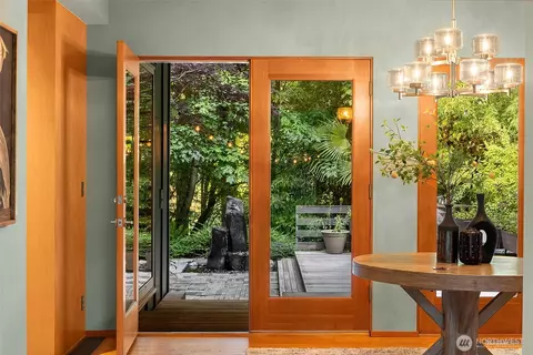 Entry Way - 10608 NE 157th St, Bothell, WA 98011 photo 2 of 5