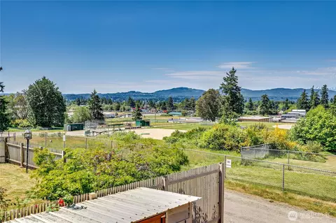 1511 E 33rd St, Bremerton, WA 98310 photo 2