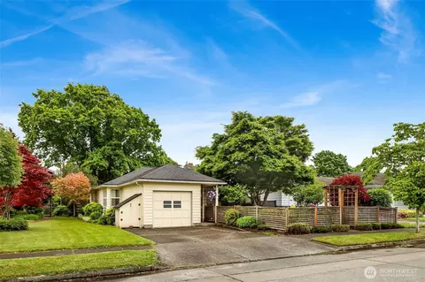 2708 Lynn St, Bellingham, WA 98225