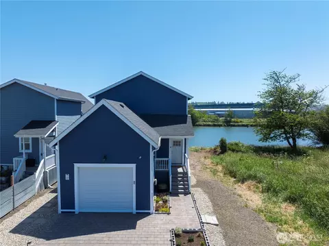345 Island Ln, Raymond, WA 98577