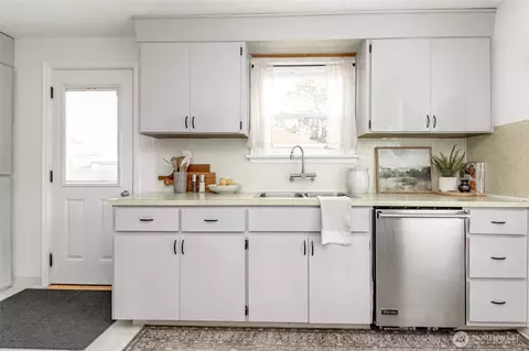 Kitchen - 1479 Merritt Ave, Enumclaw, WA 98022 photo 1 of 3