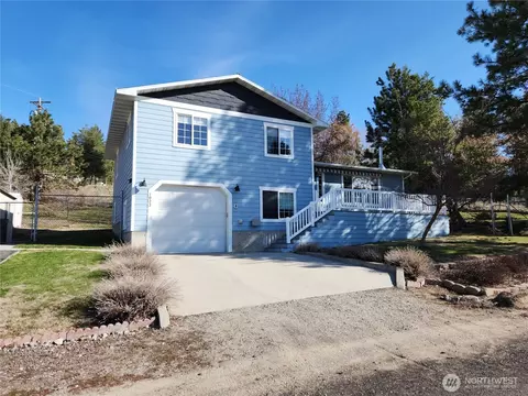 1023 N Adams St, Republic, WA 99166