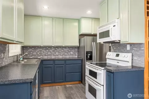Kitchen - 1010 E Marine View Dr, Everett, WA 98201 photo 1 of 4