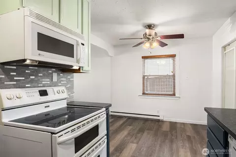 Kitchen - 1010 E Marine View Dr, Everett, WA 98201 photo 3 of 4