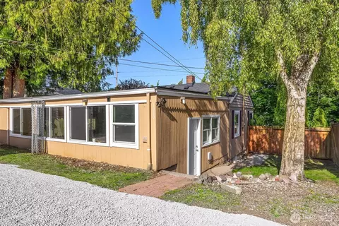 Exterior - 1010 E Marine View Dr, Everett, WA 98201 photo 6 of 6