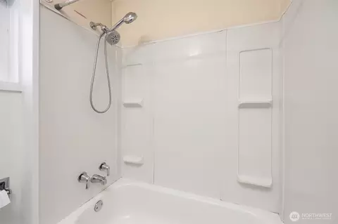 Bath - 1010 E Marine View Dr, Everett, WA 98201 photo 2 of 4